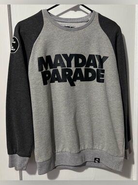 Mayday Parade 2 Tone Gray Black Lines Crewneck Sweatshirt Unisex Size Med NWOT